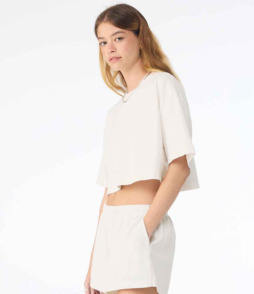 BL6882 Vintage White Model